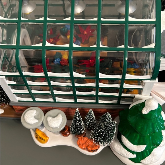 Snow Village Department 56 Secret Garden Florist & Greenhouse.  Set of 2 - Picture 11 of 15